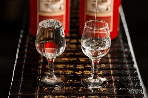 白酒进入新黄金10年，酱酒格局生变 6大策略分抢新红利
