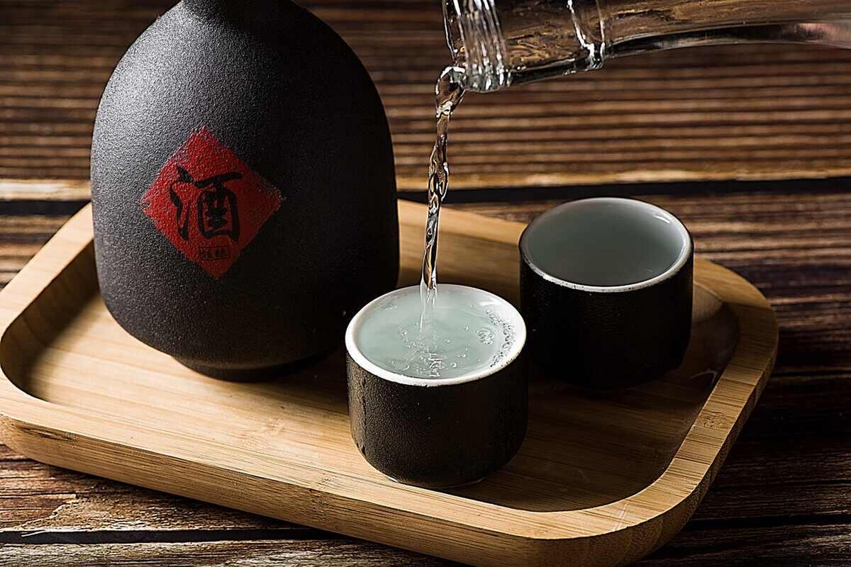 2025年货清单!十大热门300元白酒排行榜,年货必备性价比之选!